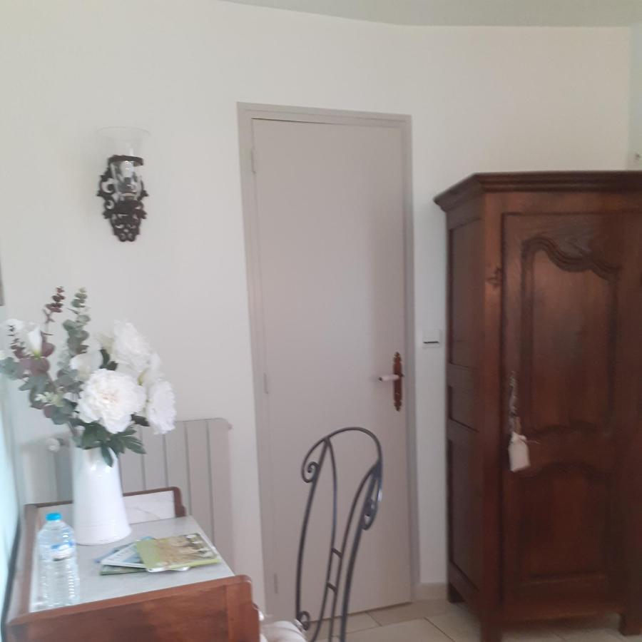 7 , Le Haut Montraye Pace  Exterior photo