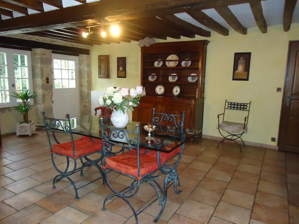 7 , Le Haut Montraye Pace  Exterior photo