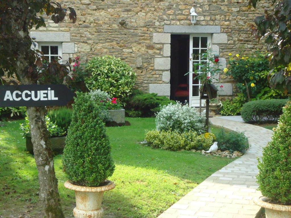 7 , Le Haut Montraye Pace  Exterior photo