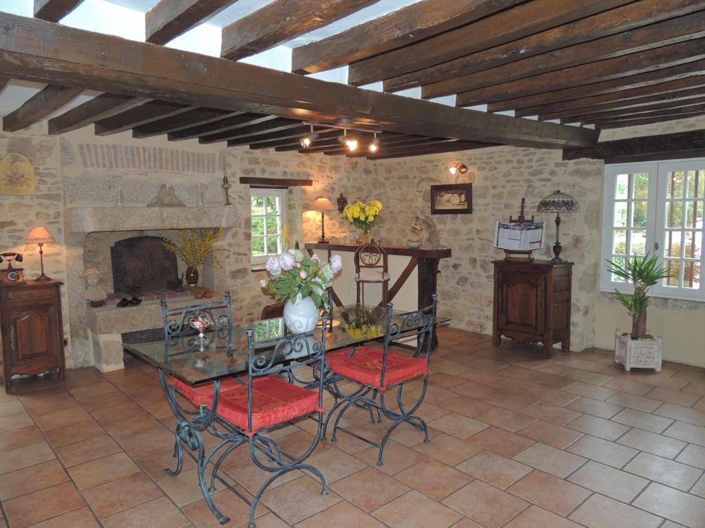 7 , Le Haut Montraye Pace  Exterior photo